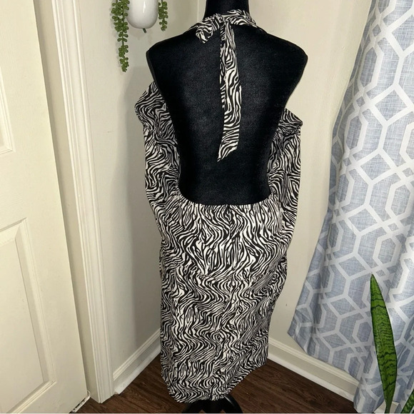 Plus Black Zebra Underwired Cross Front Bodycon Dress - Picture 5 of 8